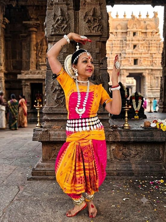 Holistic yoga coaching for dancers focusing on balance, strength, and mental focus by Ambashri Yoga
